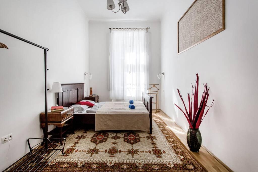 Central Budapest Apartment In Historical Building With Free Private Parking المظهر الخارجي الصورة